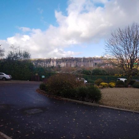 Crescent Apartments Homestay Cork Bagian luar foto