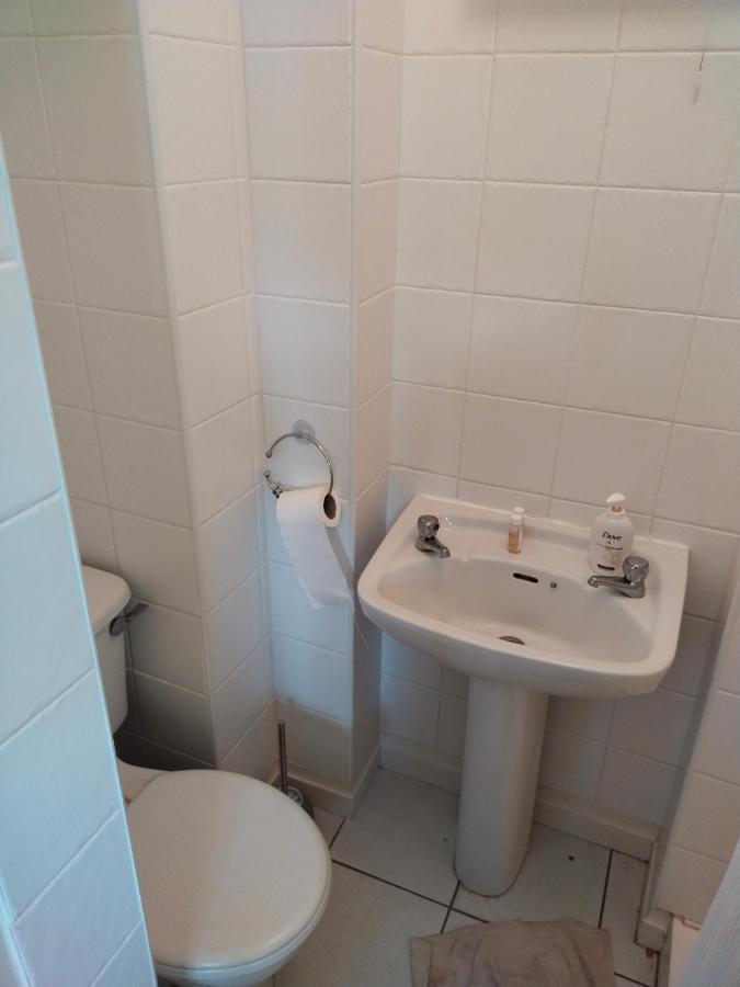 Crescent Apartments Homestay Cork Bagian luar foto