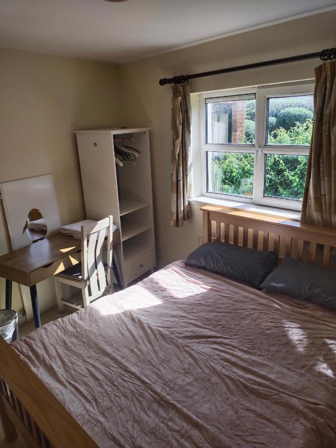 Crescent Apartments Homestay Cork Bagian luar foto
