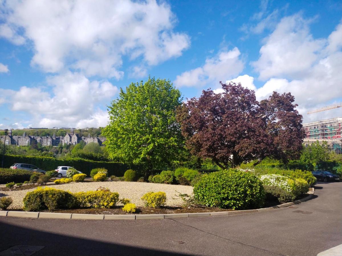 Crescent Apartments Homestay Cork Bagian luar foto