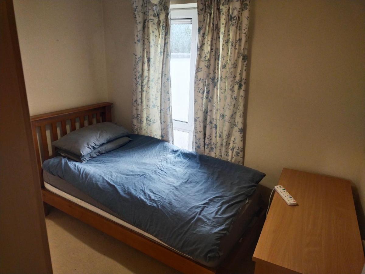 Crescent Apartments Homestay Cork Bagian luar foto