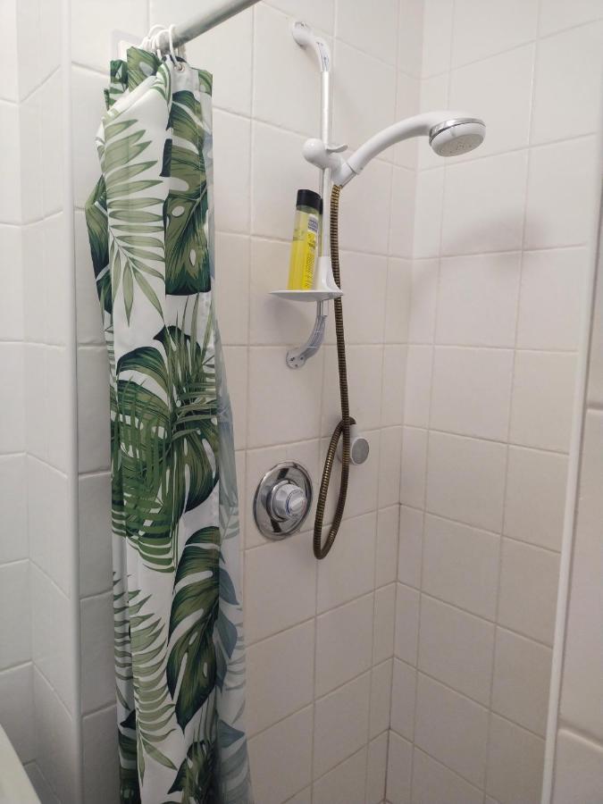 Crescent Apartments Homestay Cork Bagian luar foto