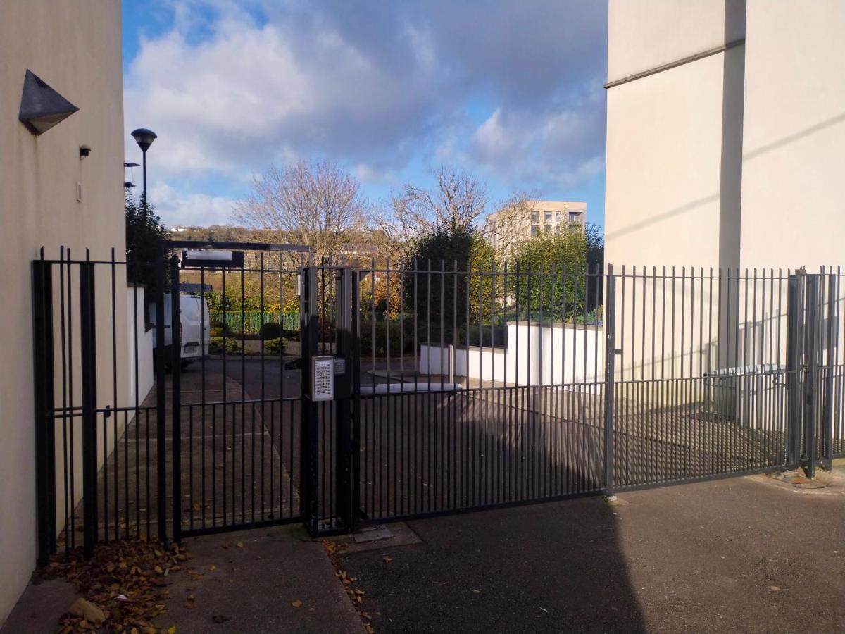 Crescent Apartments Homestay Cork Bagian luar foto
