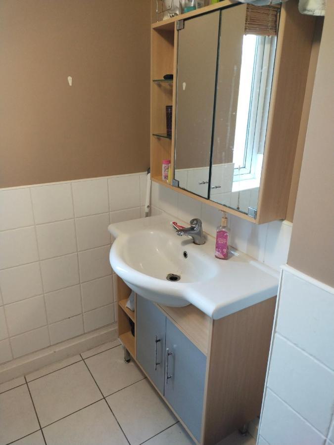 Crescent Apartments Homestay Cork Bagian luar foto