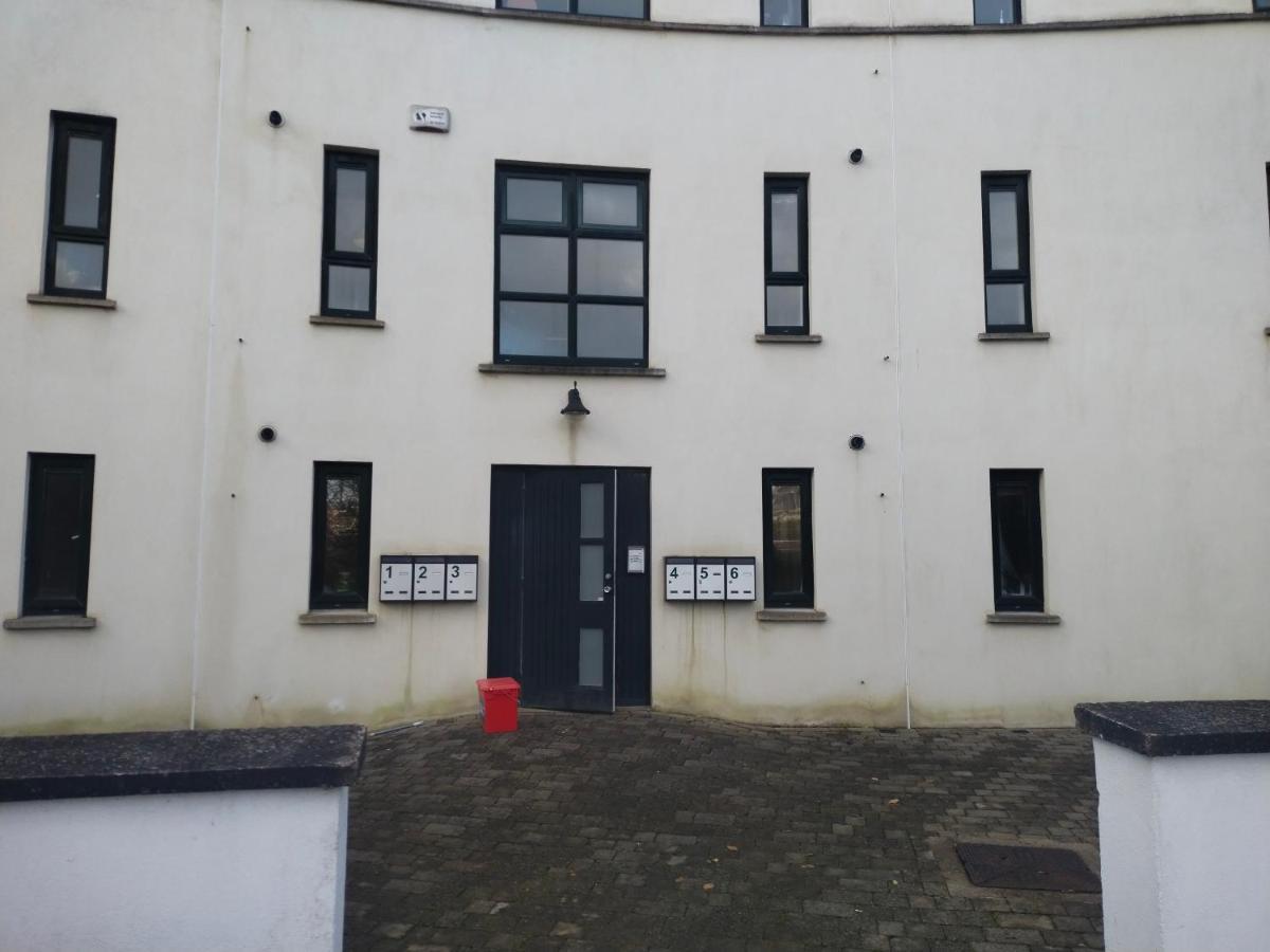 Crescent Apartments Homestay Cork Bagian luar foto