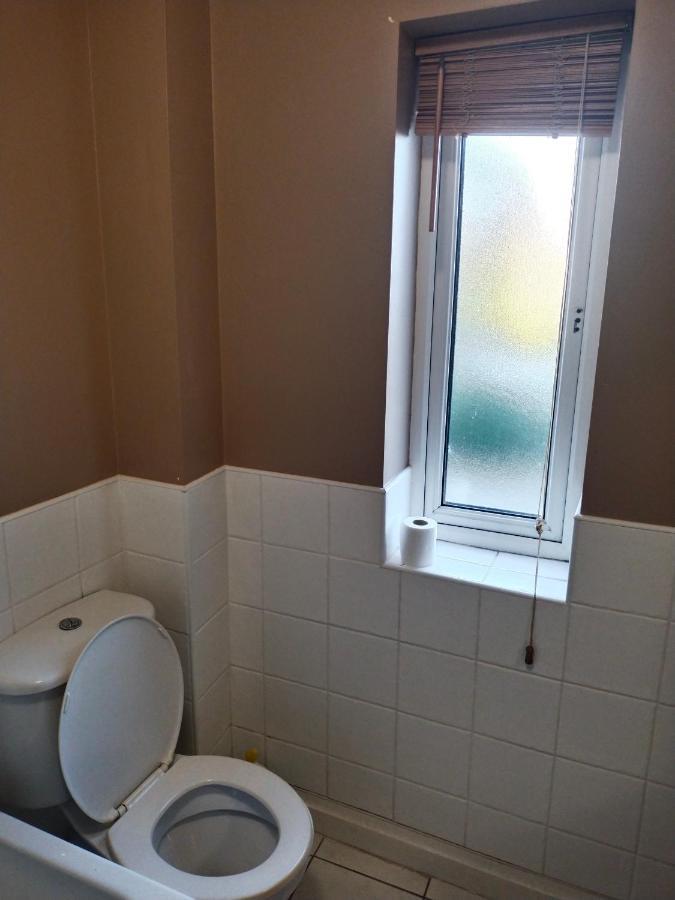 Crescent Apartments Homestay Cork Bagian luar foto